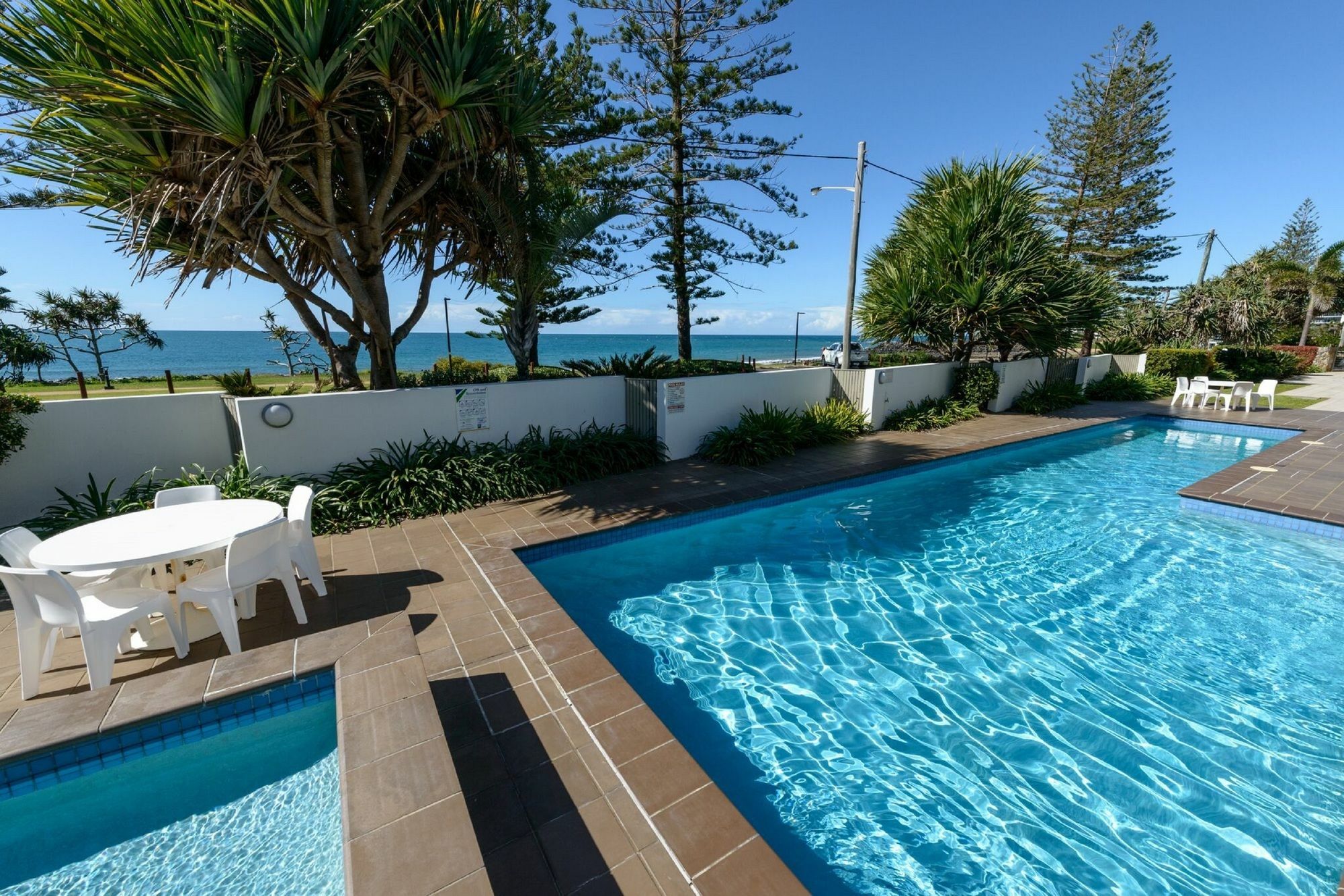 C Bargara Resort Bagian luar foto